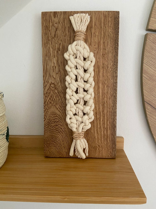 Tabla decorativa nudo en macramé